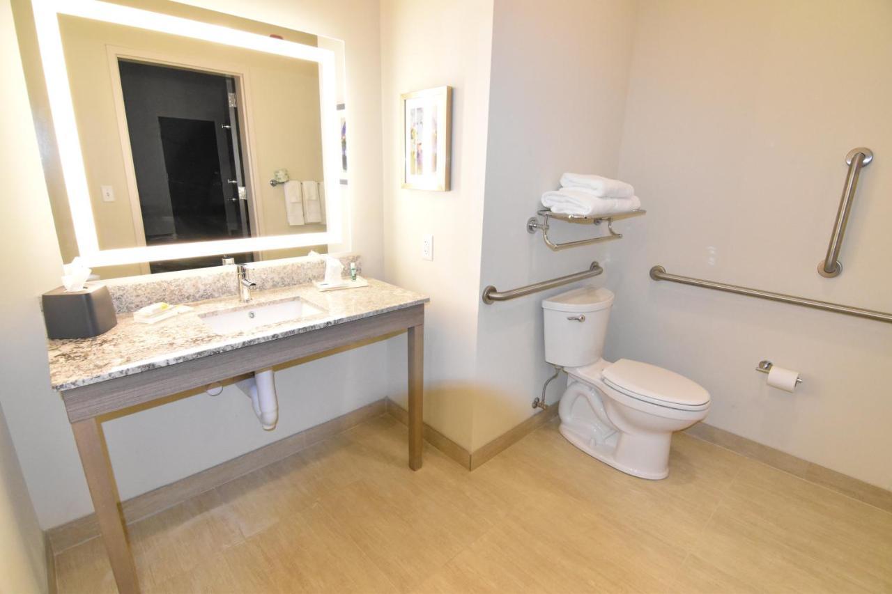 Holiday Inn - Kansas City - Northeast By Ihg Εξωτερικό φωτογραφία