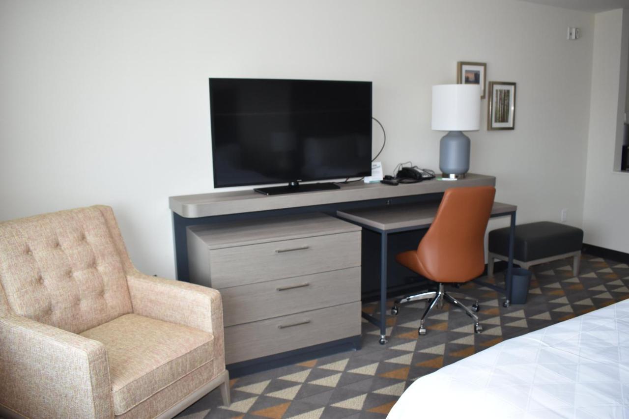 Holiday Inn - Kansas City - Northeast By Ihg Εξωτερικό φωτογραφία