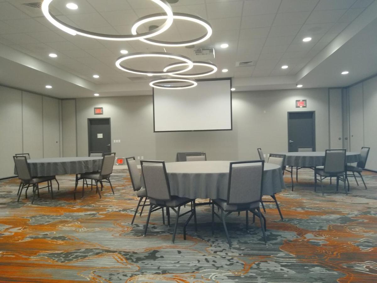 Holiday Inn - Kansas City - Northeast By Ihg Εξωτερικό φωτογραφία