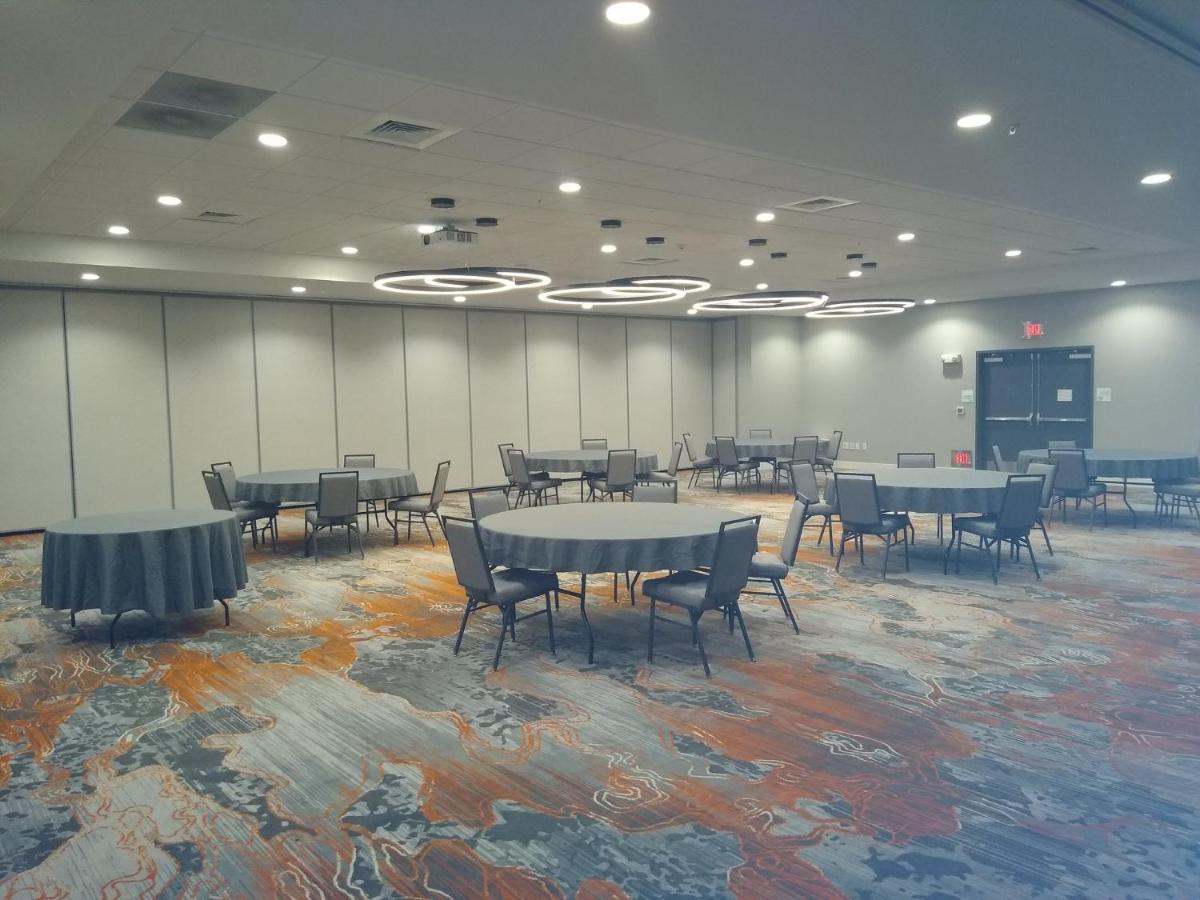 Holiday Inn - Kansas City - Northeast By Ihg Εξωτερικό φωτογραφία