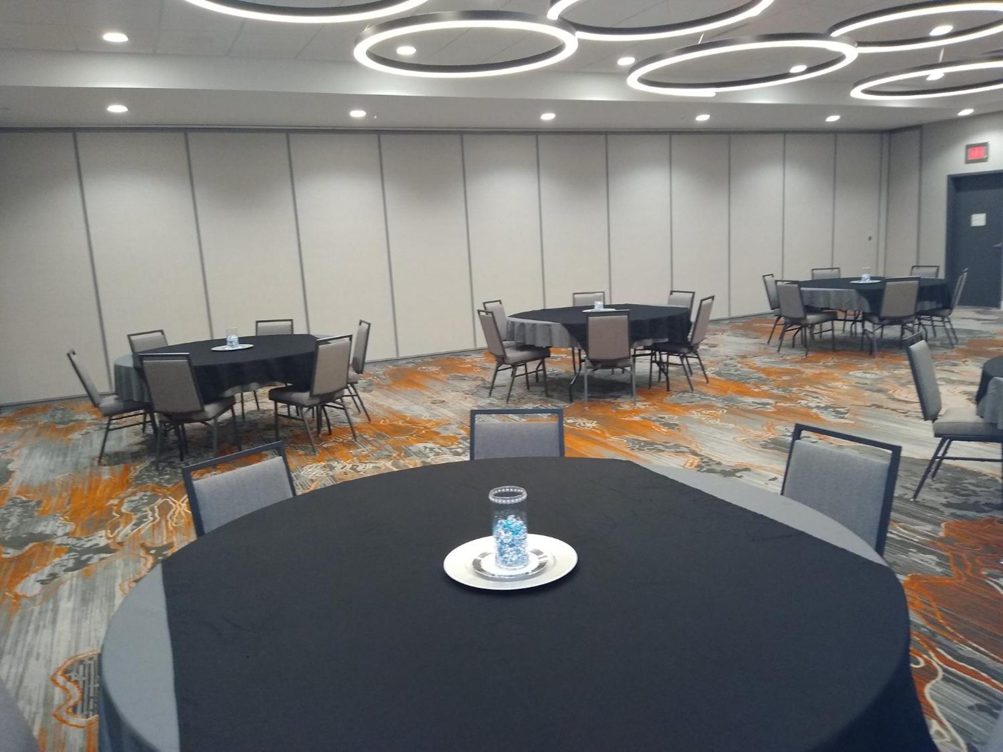 Holiday Inn - Kansas City - Northeast By Ihg Εξωτερικό φωτογραφία